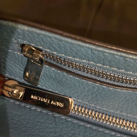 Michael Kors MK Fulton logo baby blue leather shoulder bag purse - Picture 8 of 10